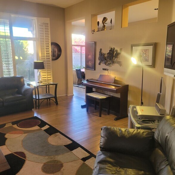 Building Photo - 78702 Platinum Dr