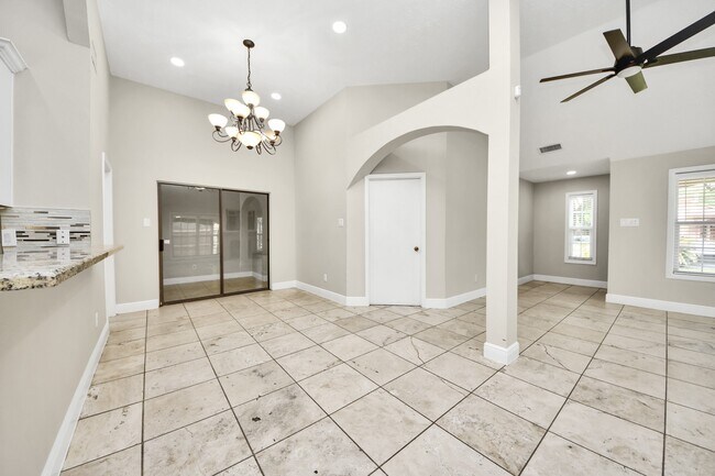 Building Photo - 5039 E Pagewick Dr