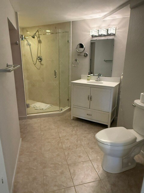 Building Photo - 10 Langley Pl