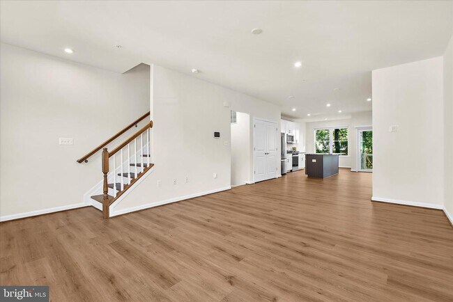 Building Photo - 1110 Thomas Trl