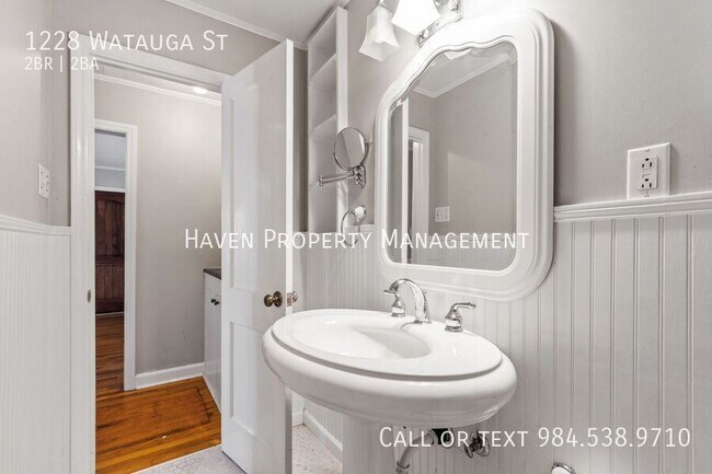 Building Photo - 1228 Watauga St