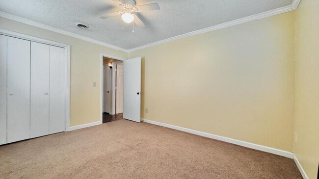 Building Photo - 1410 W Avondale Dr
