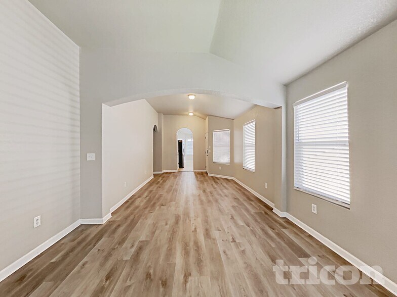 Building Photo - 9822 Vandenberg Way