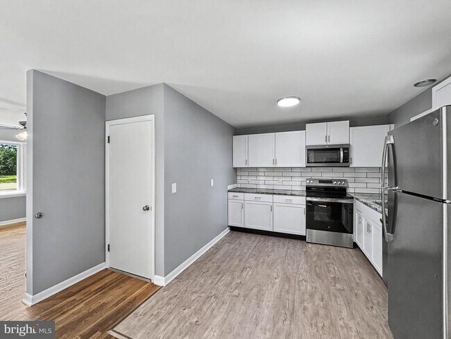 Building Photo - 4615 Lincoln Way E