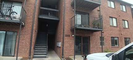 Building Photo - Blacksburg, 2 BR / 1 BA Available August 7th, 2026.