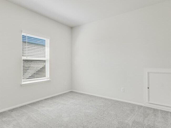 Building Photo - 396 Cold Riv Run