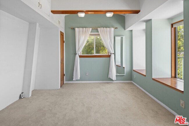 Building Photo - 1212 Fernwood Pacific Dr