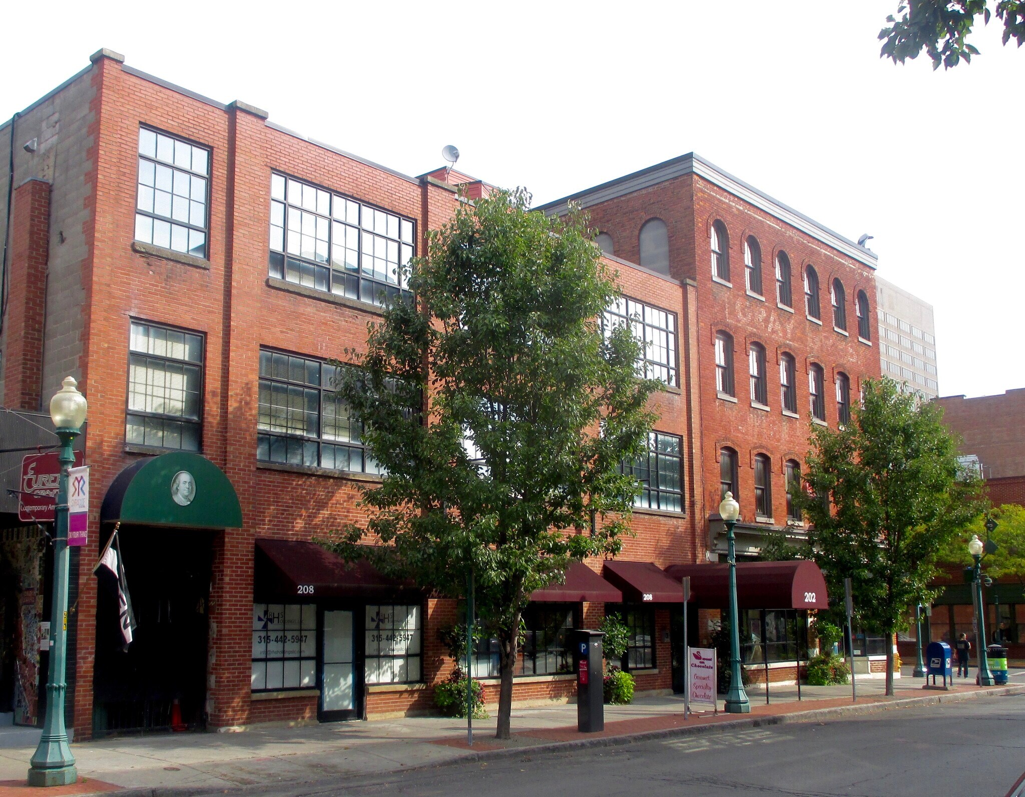 202 Exterior - 202 Walton St