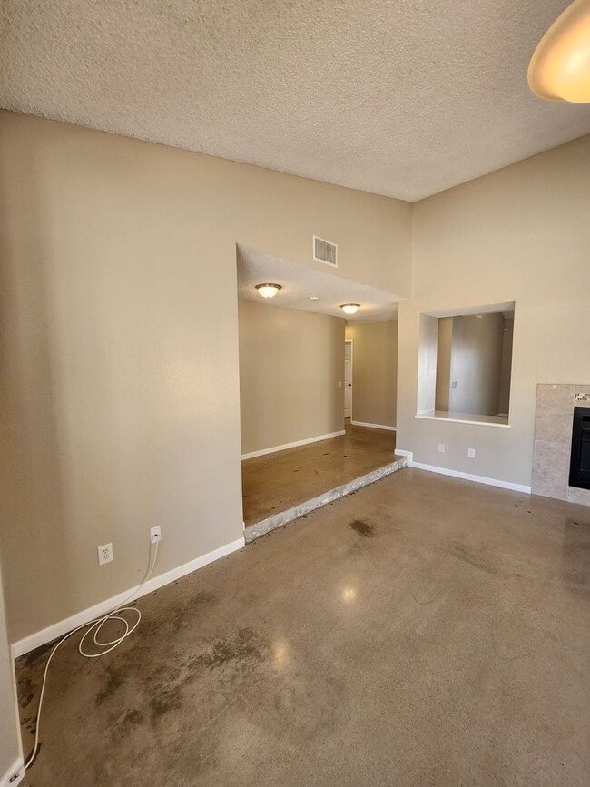 Building Photo - Charming Single-Story Home