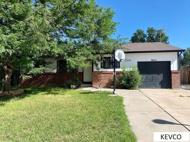 Primary Photo - Awesome Home on Cul-du-Sac Near the Foothi...