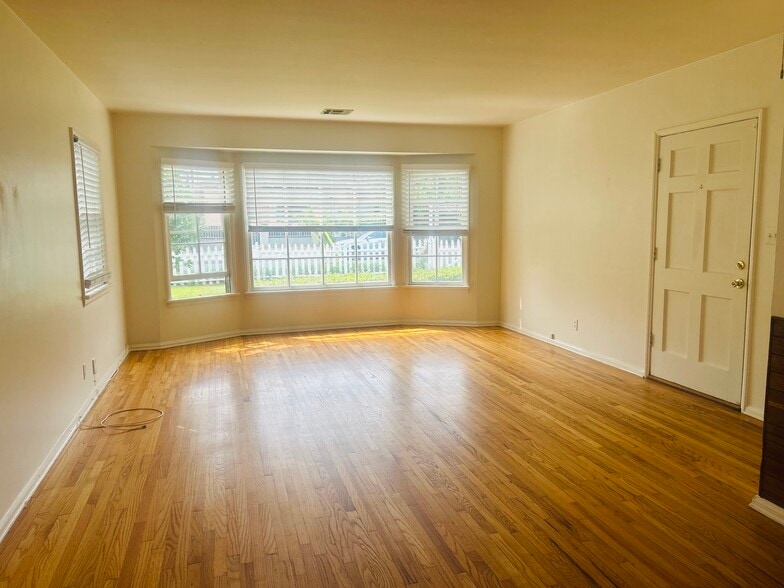 Building Photo - 6156 Fair Ave