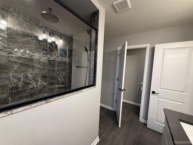 Building Photo - 4811 Broomfield Way