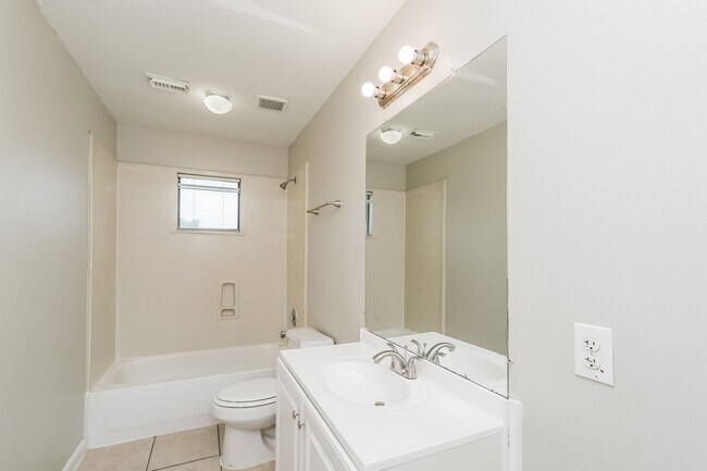 Building Photo - 2920 La Estancia Ln