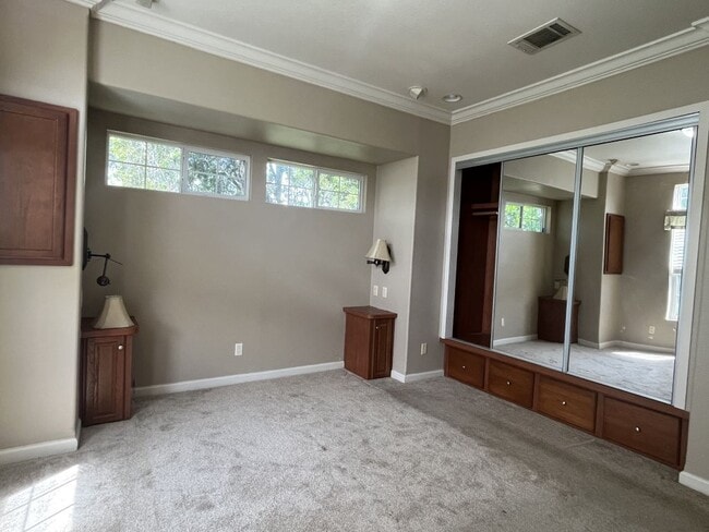 Building Photo - 47 Freedom Dr