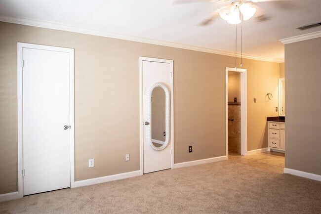 Building Photo - 14515 Wunderlich Dr