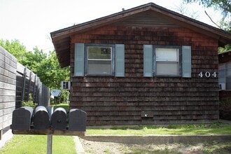 Building Photo - 404 College Main St