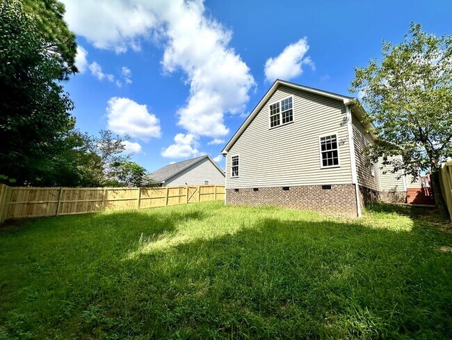 Building Photo - 2352 Saltwood Rd