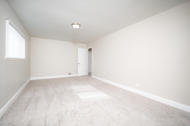 Palms C26 bed2 - Palms at the Pruneyard