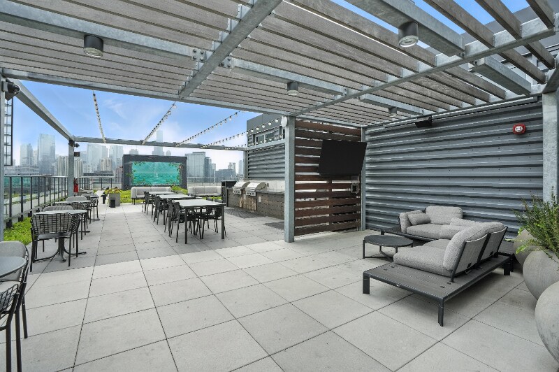 Building Photo - 751 N Aberdeen St