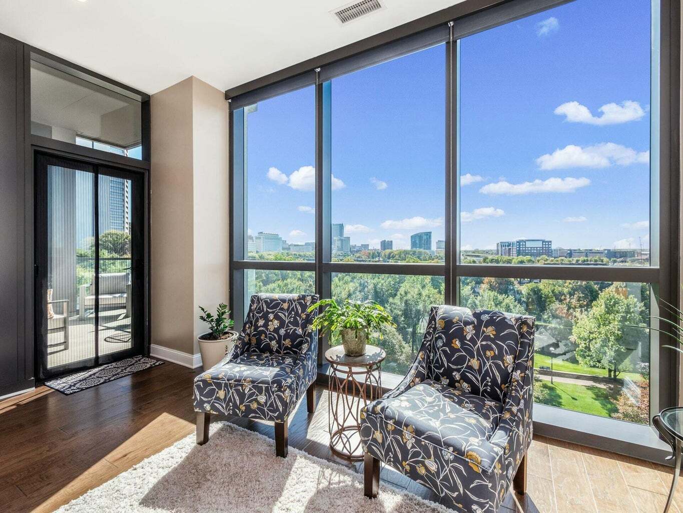 Building Photo - 250 W Spring St