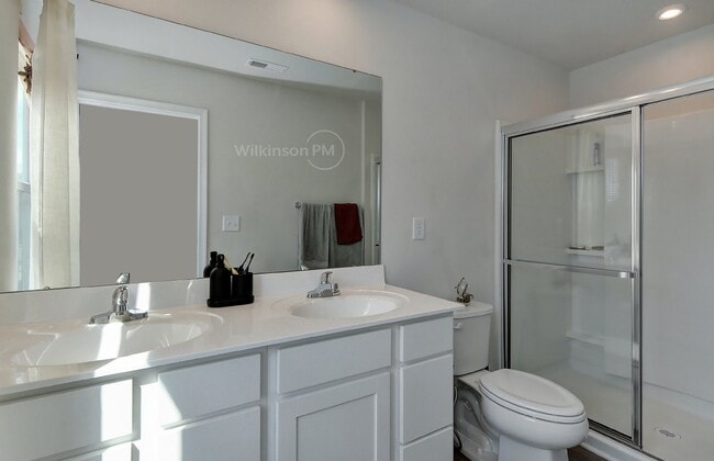Building Photo - Stunning 4BD/2.5BTH 2-Story Single Family ...