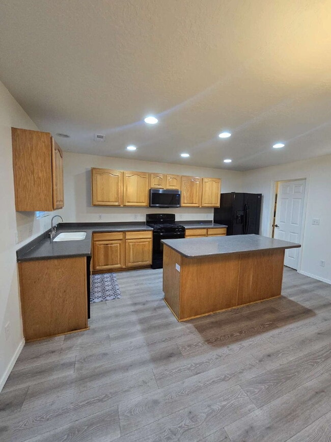 Building Photo - "Single Family Home with Incredible View!"