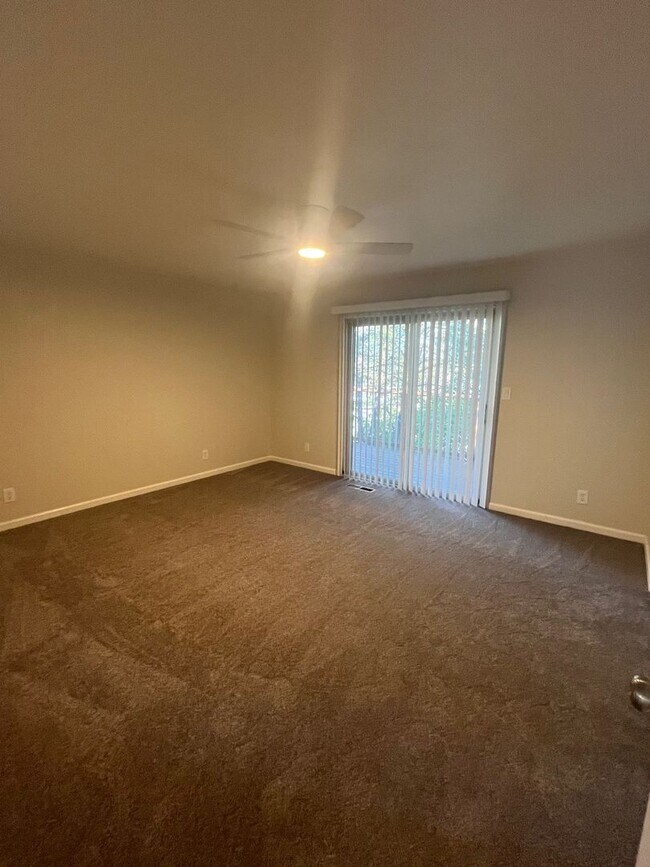 Building Photo - Updated 4 Bedroom 2.5 Bathroom Large Single Family Home located in Northeast Santa Rosa