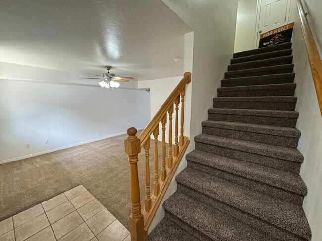 Building Photo - 298 E 2350 N