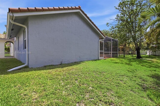 Building Photo - 10633 NW 32nd Ct