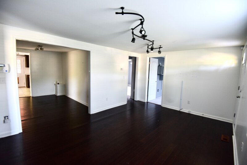Building Photo - 1207 Keller Ave