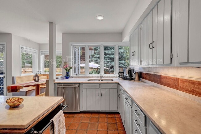 Building Photo - 3427 Iris Ct