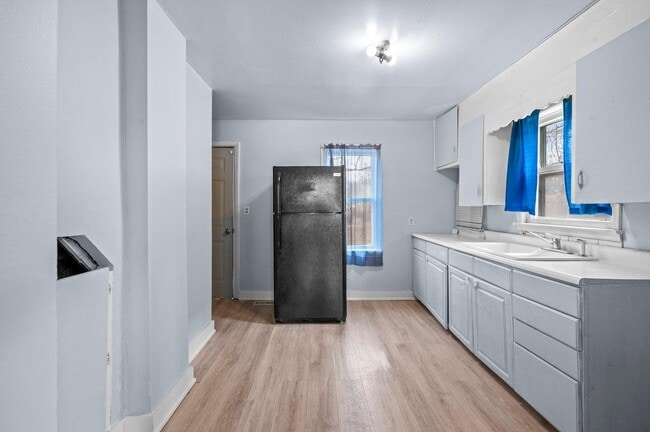 Building Photo - 2016 Reynolds St