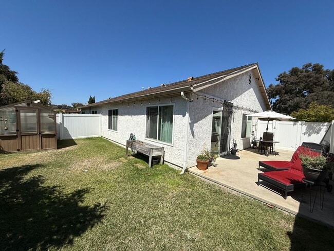 Building Photo - Well Maintained & Updated Home