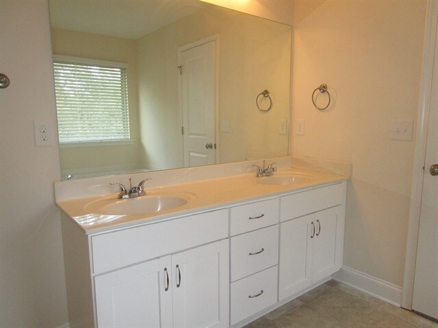 Building Photo - 2400 Freemont St