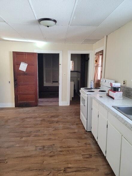 Kitchen - 2597 Main St