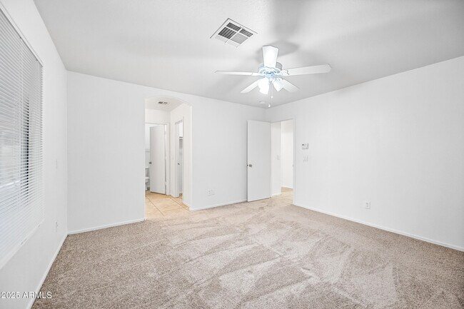 Building Photo - 9018 W Cambridge Ave