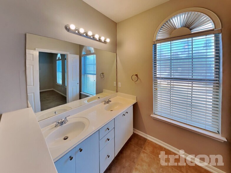 Building Photo - 3135 Lavender Candle Dr