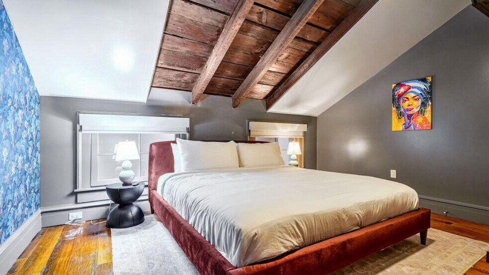 Building Photo - 604 Baronne St