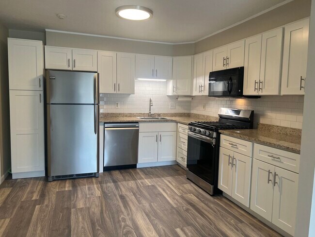 Building Photo - 383 Huse Rd