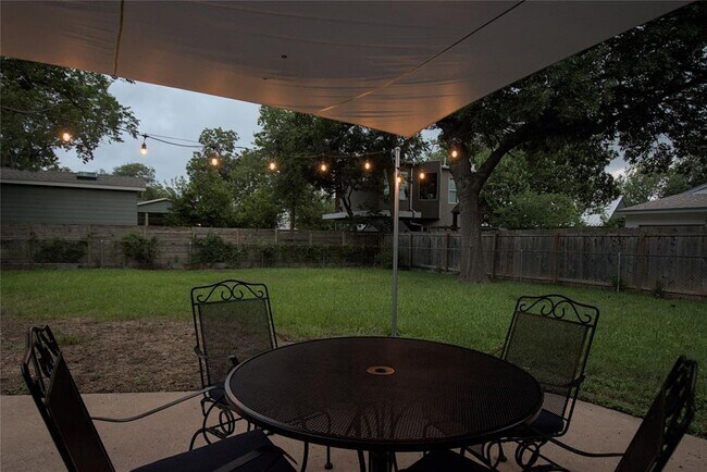 Building Photo - 1505 Karen Ave