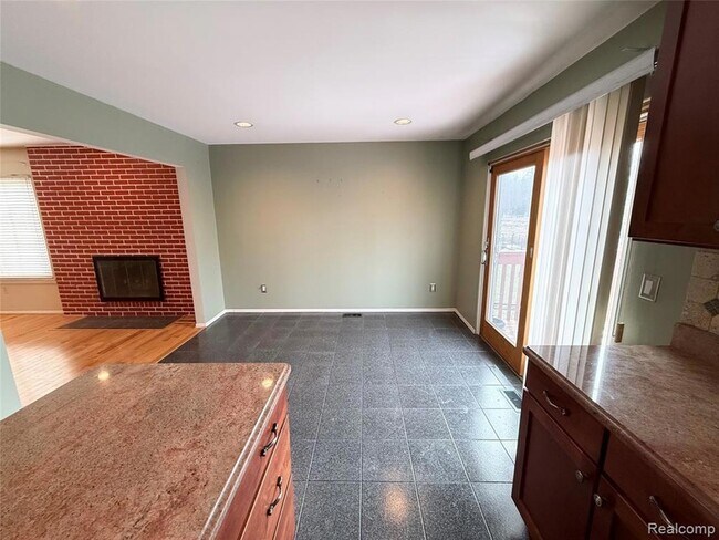 Building Photo - 6842 Indian Creek Dr