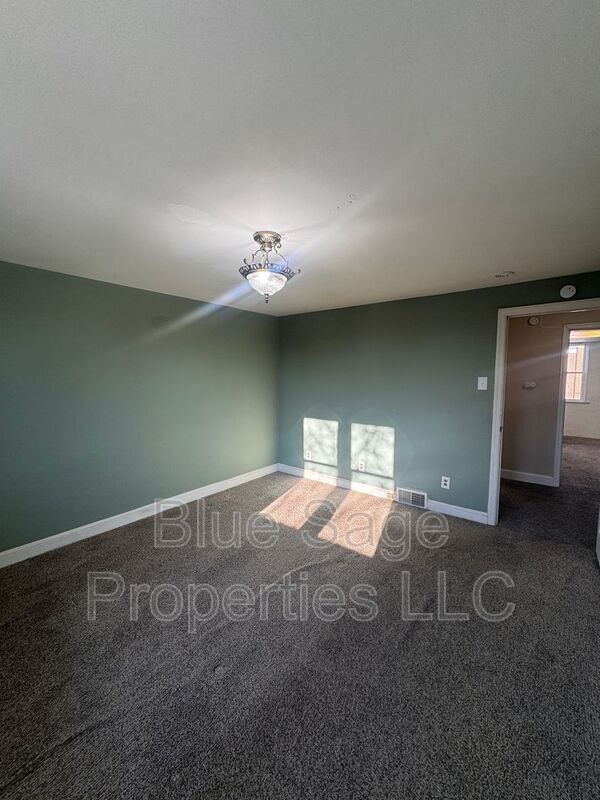 Building Photo - 227 Pine St