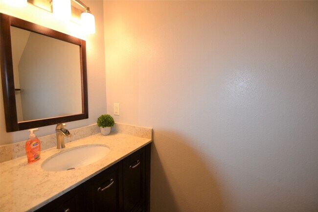 Building Photo - 2626 North Blvd