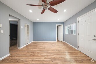 Building Photo - Recently Renovated 2 Bedroom Home with All...