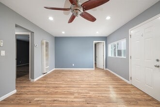 Building Photo - * LOW SECURITY DEPOSIT * Recently Renovate...