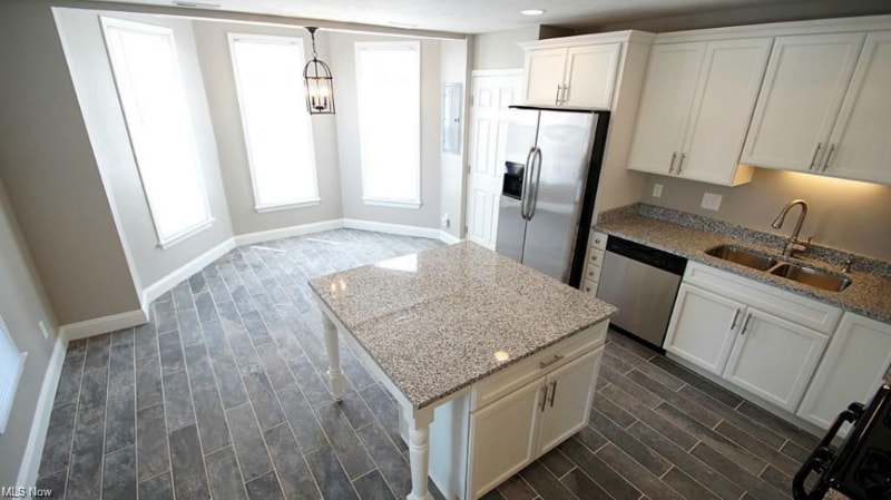 Building Photo - 196 Vincent St