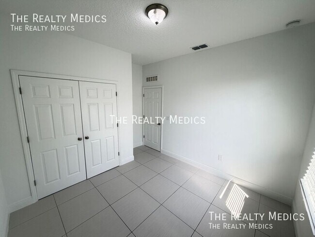 Building Photo - 2481 San Filippo Dr SE