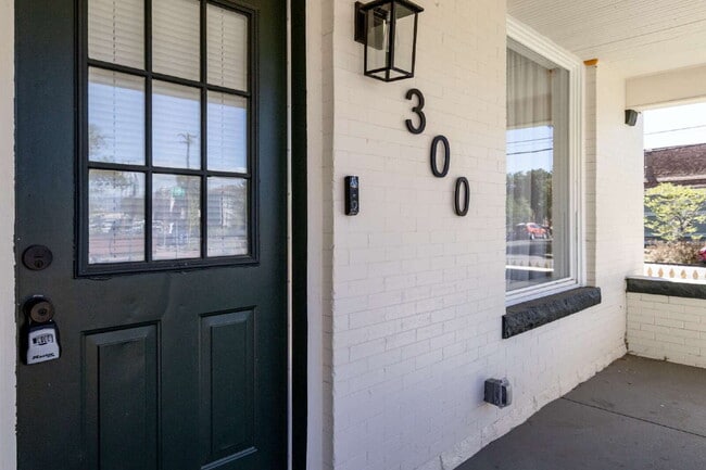Building Photo - Stunning Remodeled Patio Home in Baker – 3...