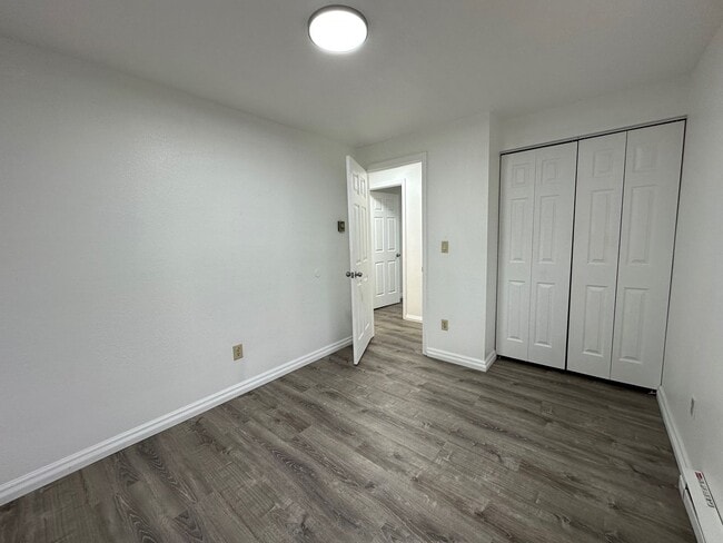 Building Photo - L996