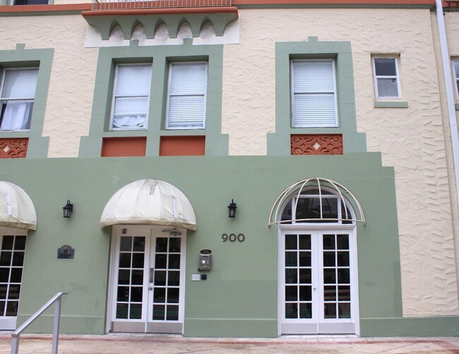 Building Photo - 900 16th St
